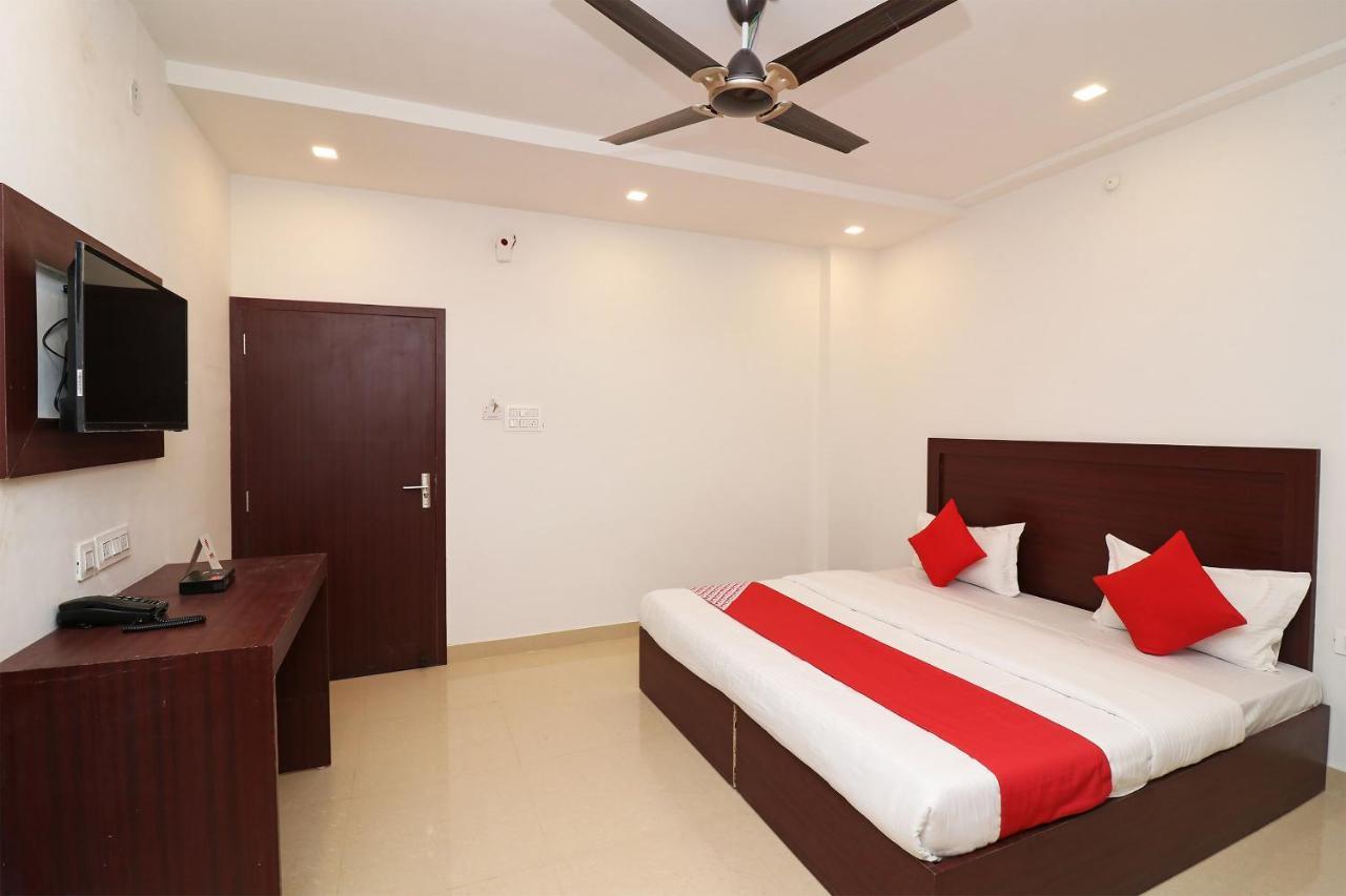 Oyo 1021 Hotel Gayatri Residency Tirath Esterno foto