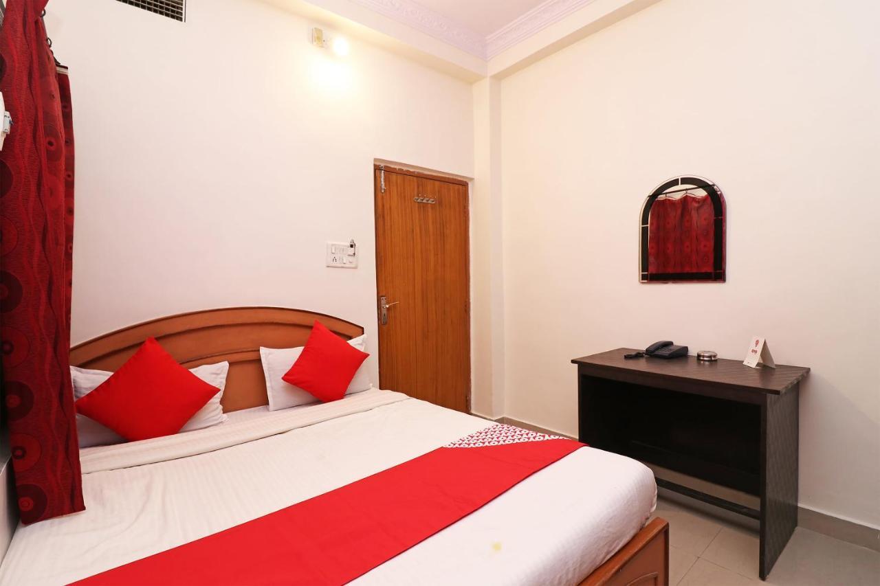 Oyo 1021 Hotel Gayatri Residency Tirath Esterno foto