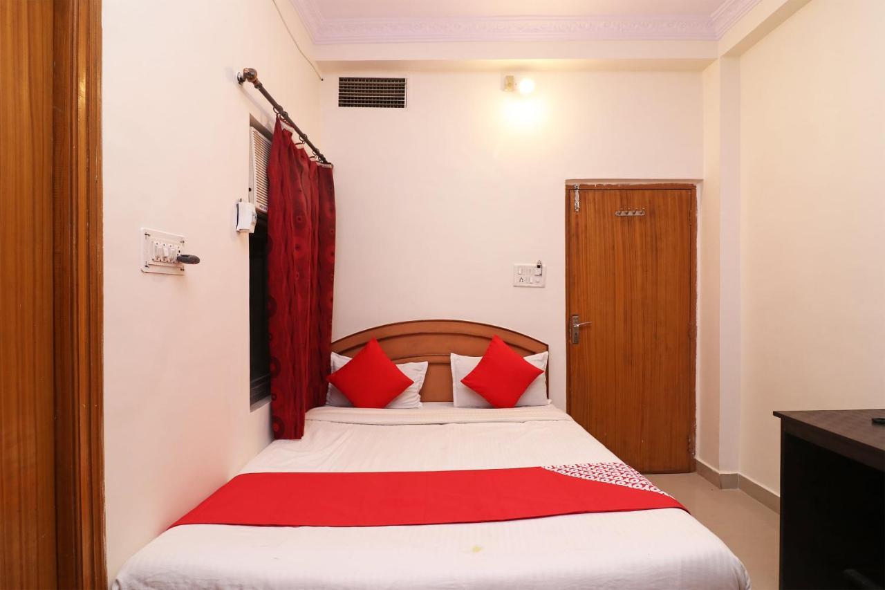 Oyo 1021 Hotel Gayatri Residency Tirath Esterno foto